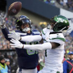 Seahawks keep playoff hopes alive with win, eliminate Jets