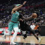 Clippers extend win streak to 4 with 138-100 rout of Spurs