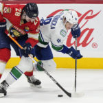 Panthers score 3 in 2nd period, rally to beat Canucks 4-3