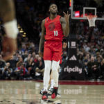 James scores 37, Lakers rally past Trail Blazers 121-112