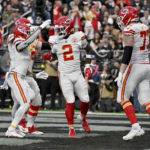 Mahomes sets record, Chiefs beat Raiders for AFC's top seed