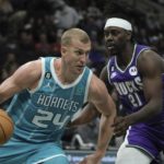 Rozier, record 1st quarter lead Hornets past Bucks 138-109