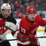 Vanecek makes 32 saves as Devils roll past Red Wings 5-1