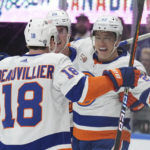 Nylander helps Maple Leafs beat slumping Islanders 5-2