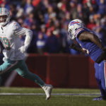 Bills hang on for 34-31 wild-card win over Dolphins