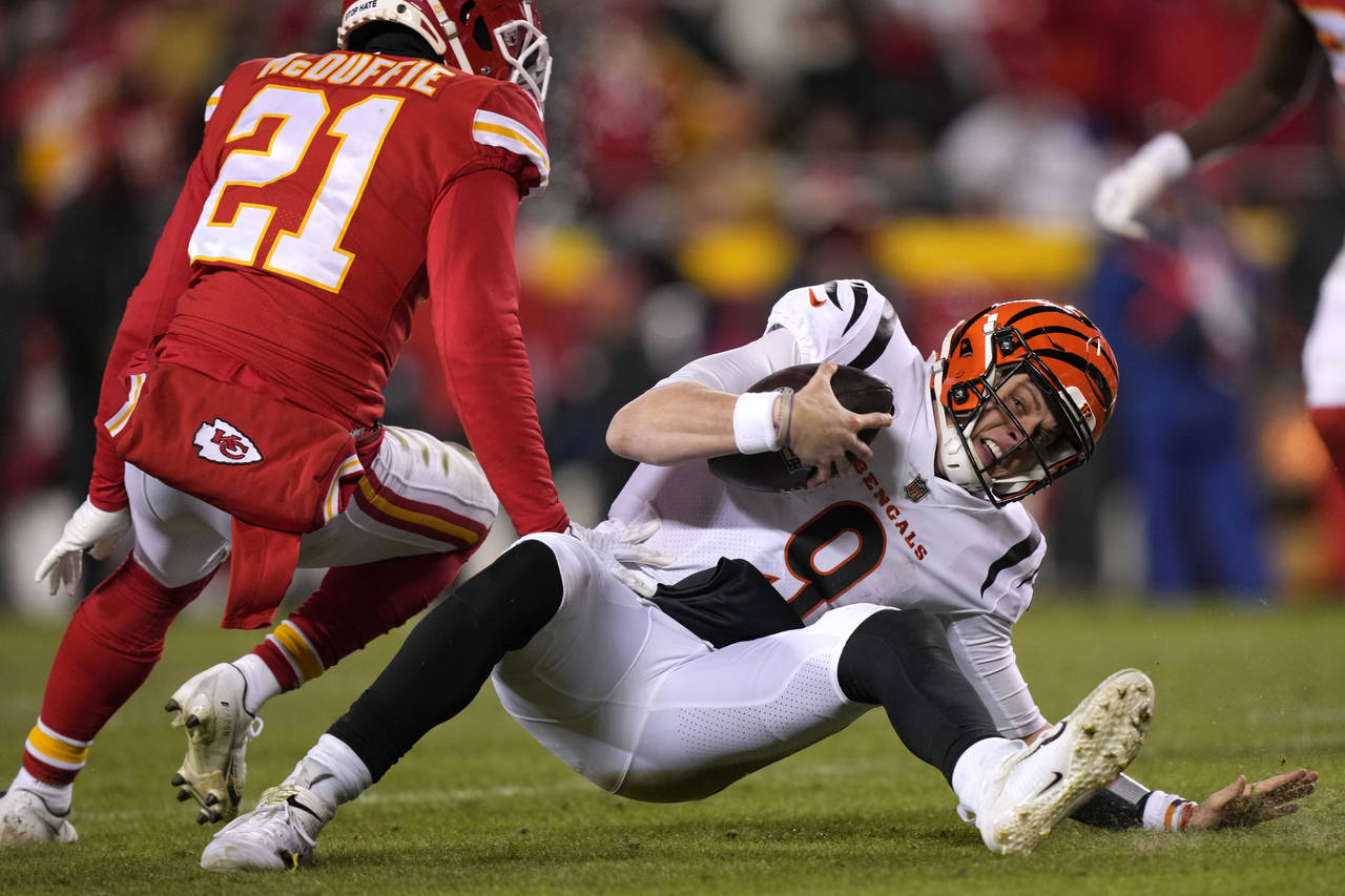 Kansas City Chiefs cornerback Trent McDuffie (21) tackles Cincinnati Bengals quarterback Joe Burrow...