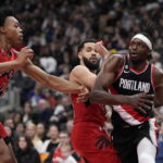 Blazers lose 7th straight on road, Raptors win 117-105