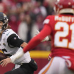 Chiefs, led by hobbled Mahomes, beat Jags 27-20 in playoffs