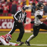 Chiefs, led by hobbled Mahomes, beat Jags 27-20 in playoffs