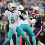 Miami QB Bridgewater leaves with finger injury vs. Patriots