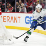 Panthers score 3 in 2nd period, rally to beat Canucks 4-3