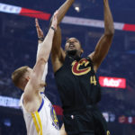 Without Curry, Warriors make 23 3-pointers and beat Cavs