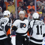 Flyers net 5 goals in 2nd, beat Coyotes for 4th straight win