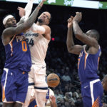 Paul returns, Suns hold on for 112-110 win over Grizzlies
