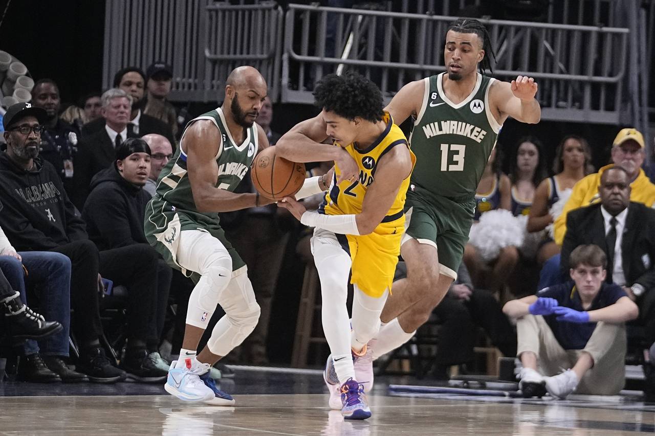 Indiana Pacers' Andrew Nembhard (2) has the ball taken away by Milwaukee Bucks' Jevon Carter (5) an...