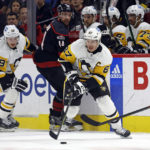 Andersen withstands blunder as Hurricanes top Penguins 2-1