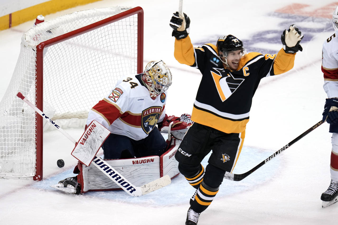 Pittsburgh Penguins' Sidney Crosby (87) begins to celebrate as the puck settles behind Florida Pant...