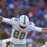 Bills hang on for 34-31 wild-card win over Dolphins