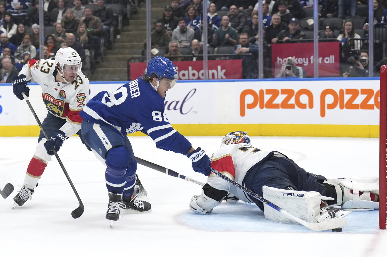 Toronto Maple Leafs forward William Nylander (88) scores against Florida Panthers goaltender Sergei...