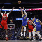Curry's 35 points send Warriors past Raptors, 129-117