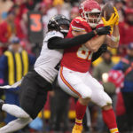 Chiefs, led by hobbled Mahomes, beat Jags 27-20 in playoffs