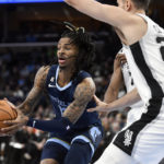 Morant scores 38 in return as streaking Grizzlies top Spurs
