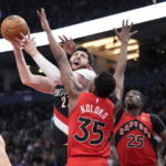 Blazers lose 7th straight on road, Raptors win 117-105