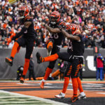 Bengals' Mixon celebrates TD with coin flip