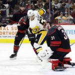 Andersen withstands blunder as Hurricanes top Penguins 2-1