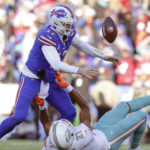Bills hang on for 34-31 wild-card win over Dolphins