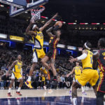 Colllns beats buzzer with tip-in, Hawks edge Pacers 113-111