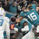 Lawrence rallies Jaguars from 27 down to beat Chargers 31-30