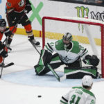 Gibson stops 35 shots, Ducks blank Stars 2-0