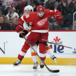 Carter Hart makes 30 saves as Flyers defeat Red Wings 2-1