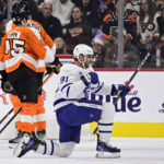 Tavares, Marner lead Maple Leafs to 6-2 win over Flyers