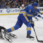 Stauber wins debut in goal, helps Blackhawks beat Blues 5-3