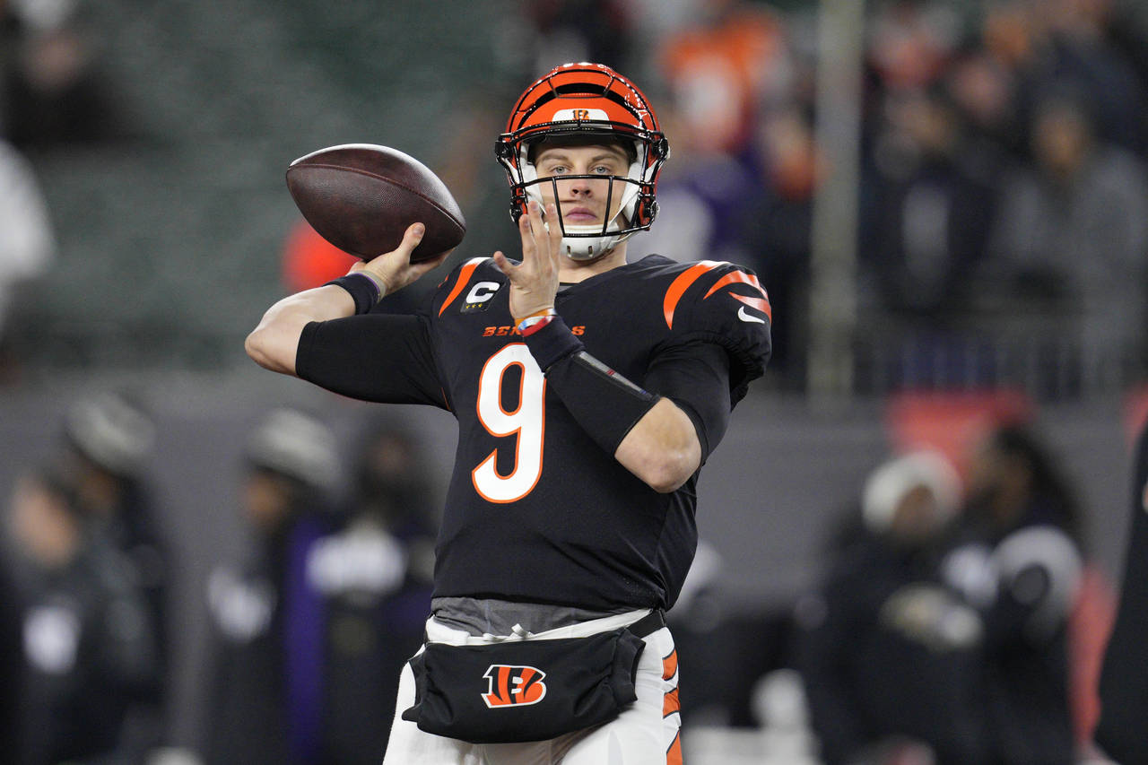 Cincinnati Bengals quarterback Joe Burrow (9) warms up before an NFL wild-card playoff football gam...