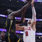 Vucevic helps Bulls snap 11-game losing streak vs. Warriors