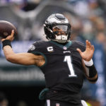 Hurts returns from injury, leads Eagles to No. 1 seed in NFC