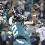 Jags return fumble for TD, beat Titans for AFC South title
