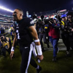 Hurts returns from injury, leads Eagles to No. 1 seed in NFC
