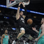 Leonard has season-high 36 to send Clippers past Spurs