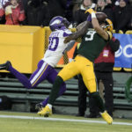 Rodgers, Packers rout Vikings 41-17, control playoff fate
