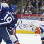 Nylander helps Maple Leafs beat slumping Islanders 5-2