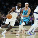 Dinwiddie scores 36, Mavs top Suns 99-95 after Doncic hurt