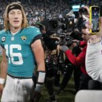 Lawrence rallies Jaguars from 27 down to beat Chargers 31-30