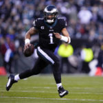 Hurts returns from injury, leads Eagles to No. 1 seed in NFC