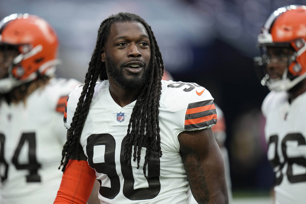 Cleveland Browns defensive end Jadeveon Clowney during the first half of an NFL football game again...