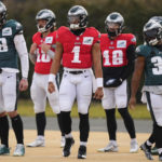 Hurts resumes throwing, Johnson returns for banged-up Eagles