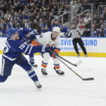 Nylander helps Maple Leafs beat slumping Islanders 5-2